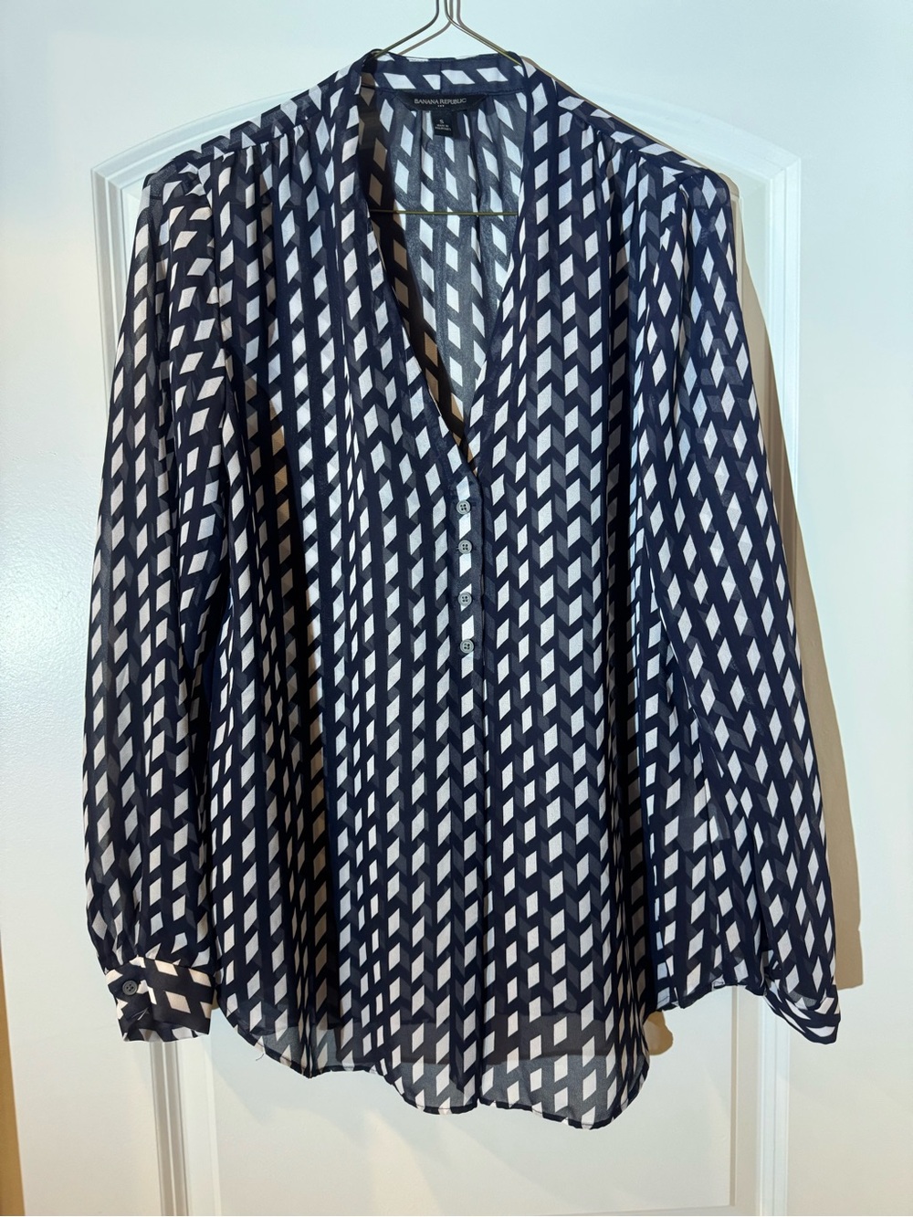 Banana Republic Navy & White Geometric V-Neck Button Blouse